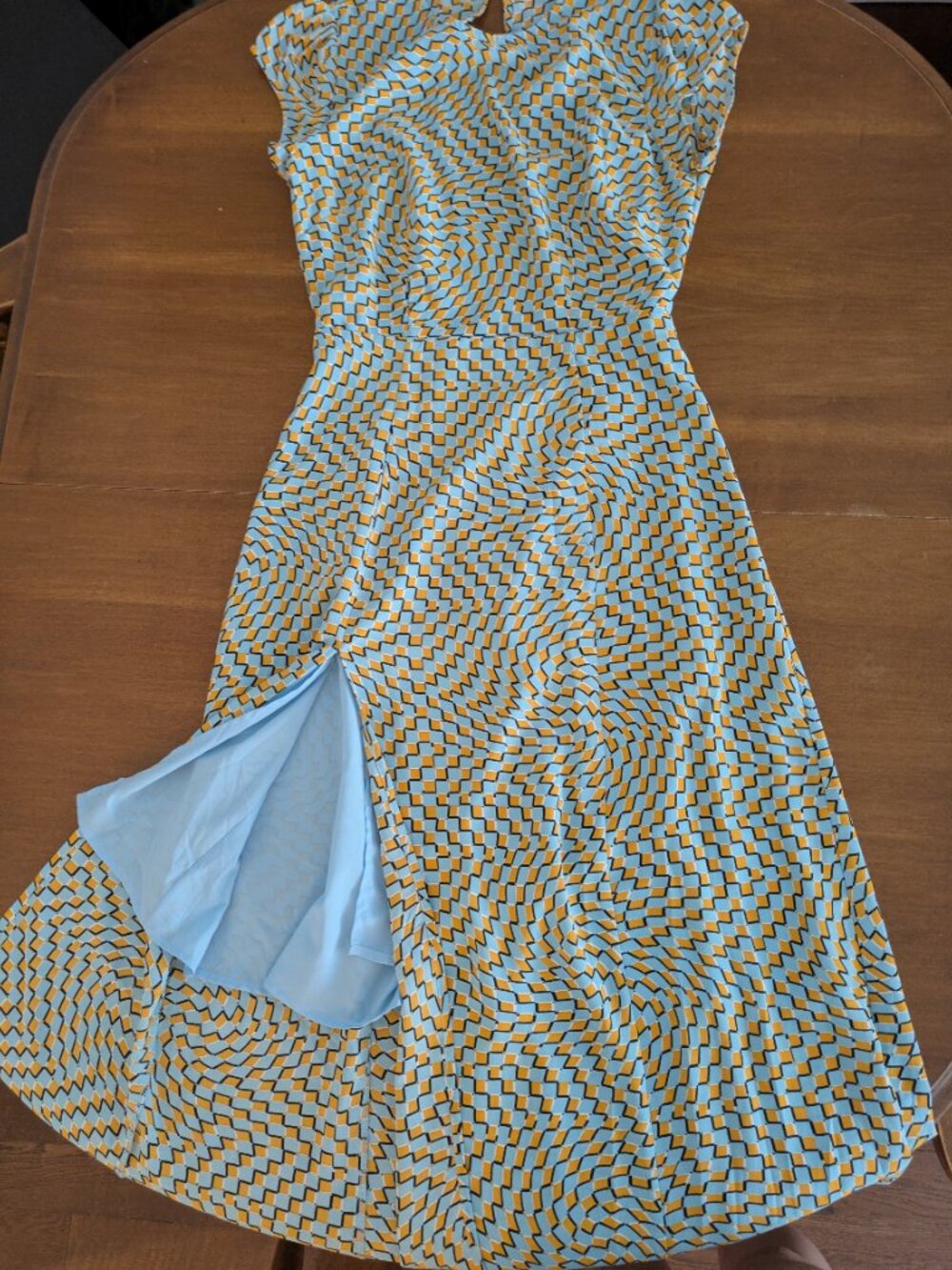 Commense Shoulder Cap Groovy Scoop Neck Midi Dress